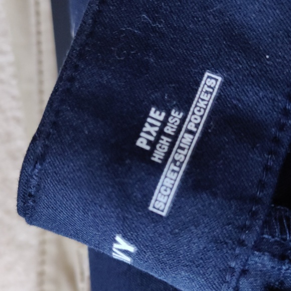 NWT OLD NAVY HIGH WAIST PIXIE SKINNY ANKLE. NAVY 8 - Picture 8 of 10